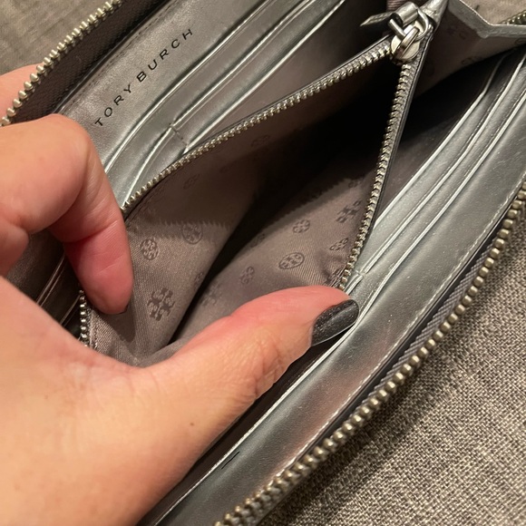 Tory Burch Metallic Wallet EUC - Picture 7 of 9